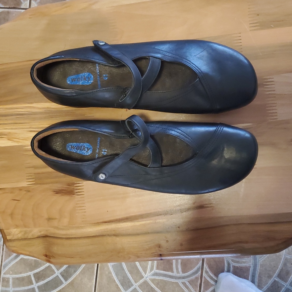 Woman's Black Wolky Shoes
